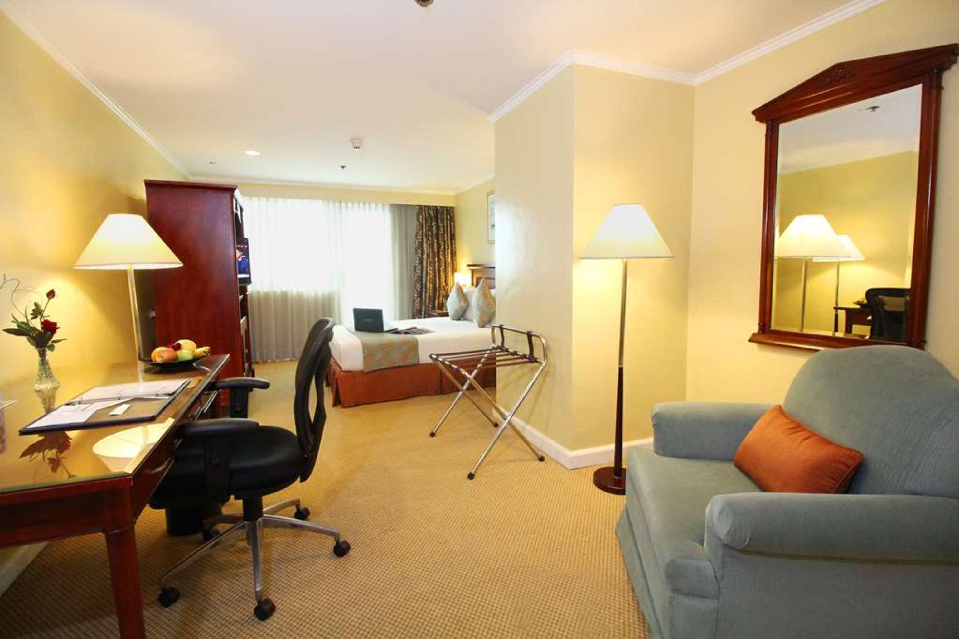 Oxford Suites Makati Makati City Luaran gambar