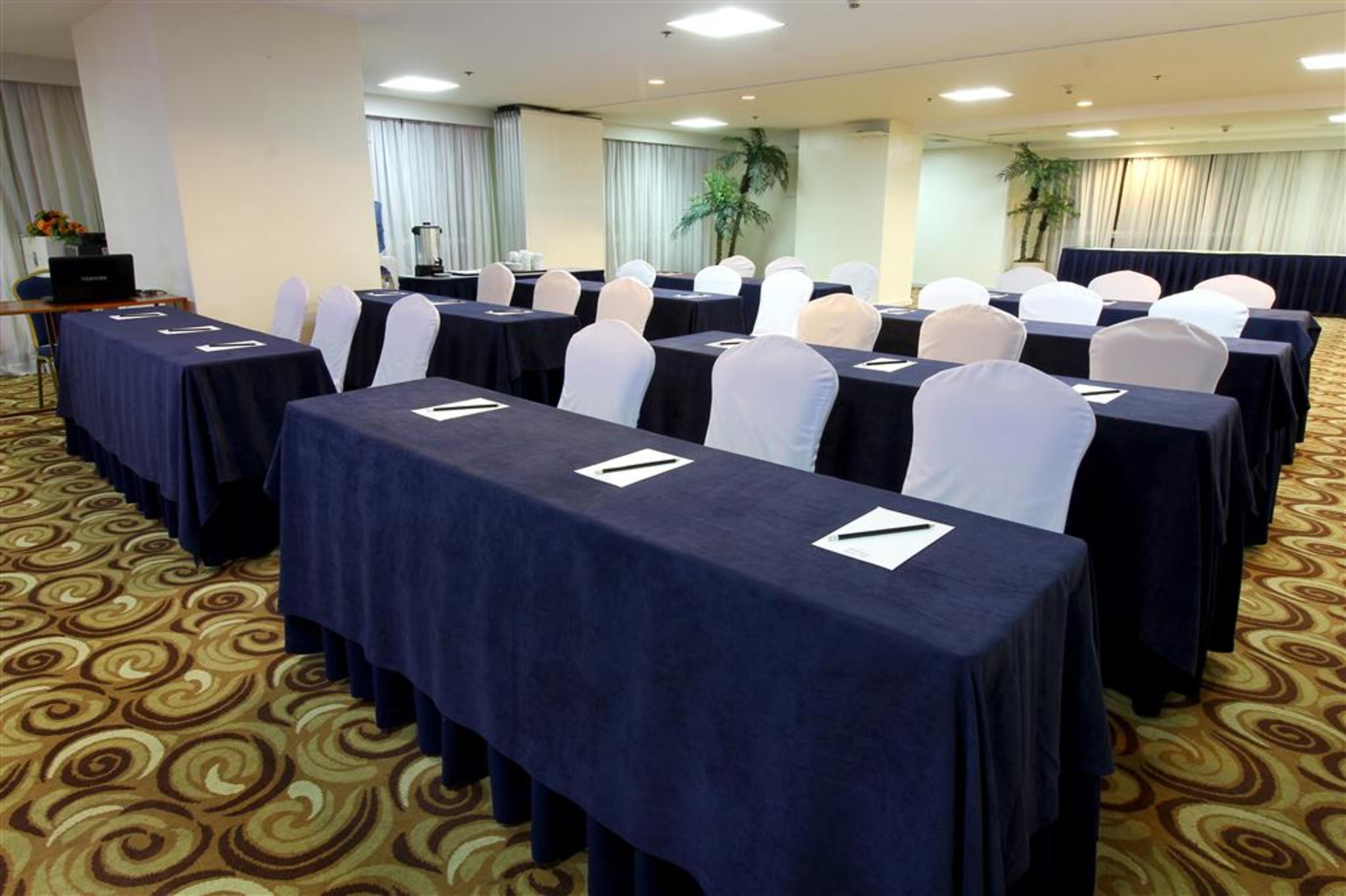 Oxford Suites Makati Makati City Luaran gambar