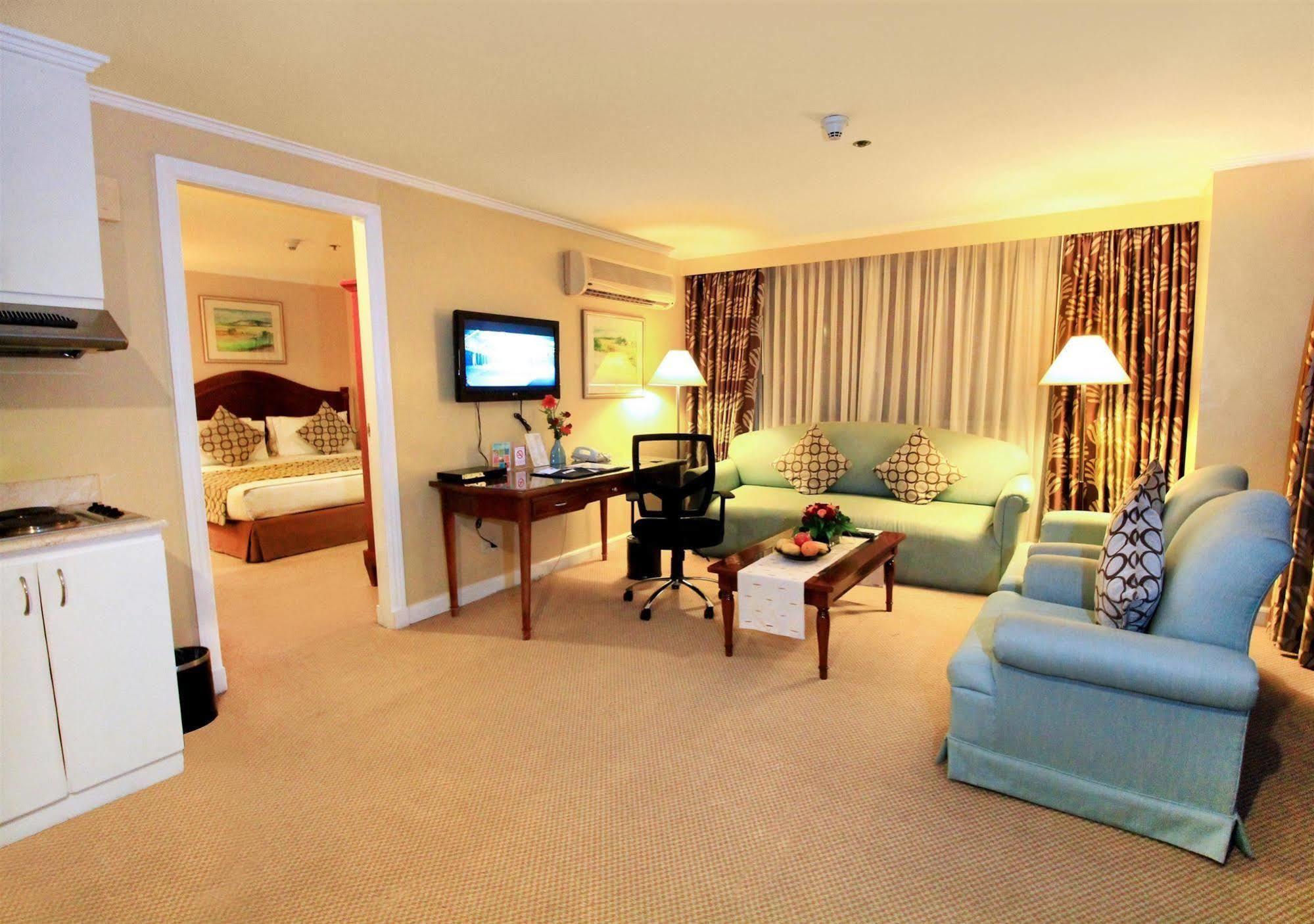 Oxford Suites Makati Makati City Luaran gambar