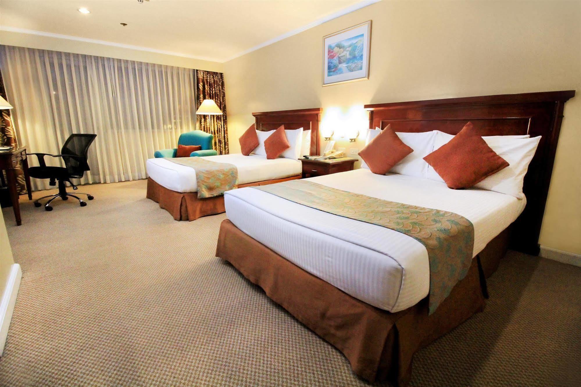 Oxford Suites Makati Makati City Luaran gambar