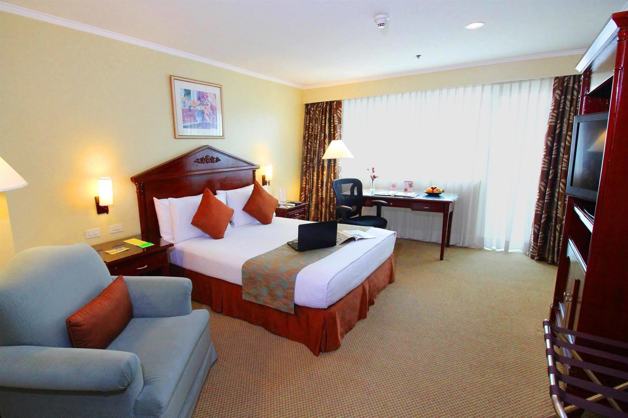 Oxford Suites Makati Makati City Luaran gambar