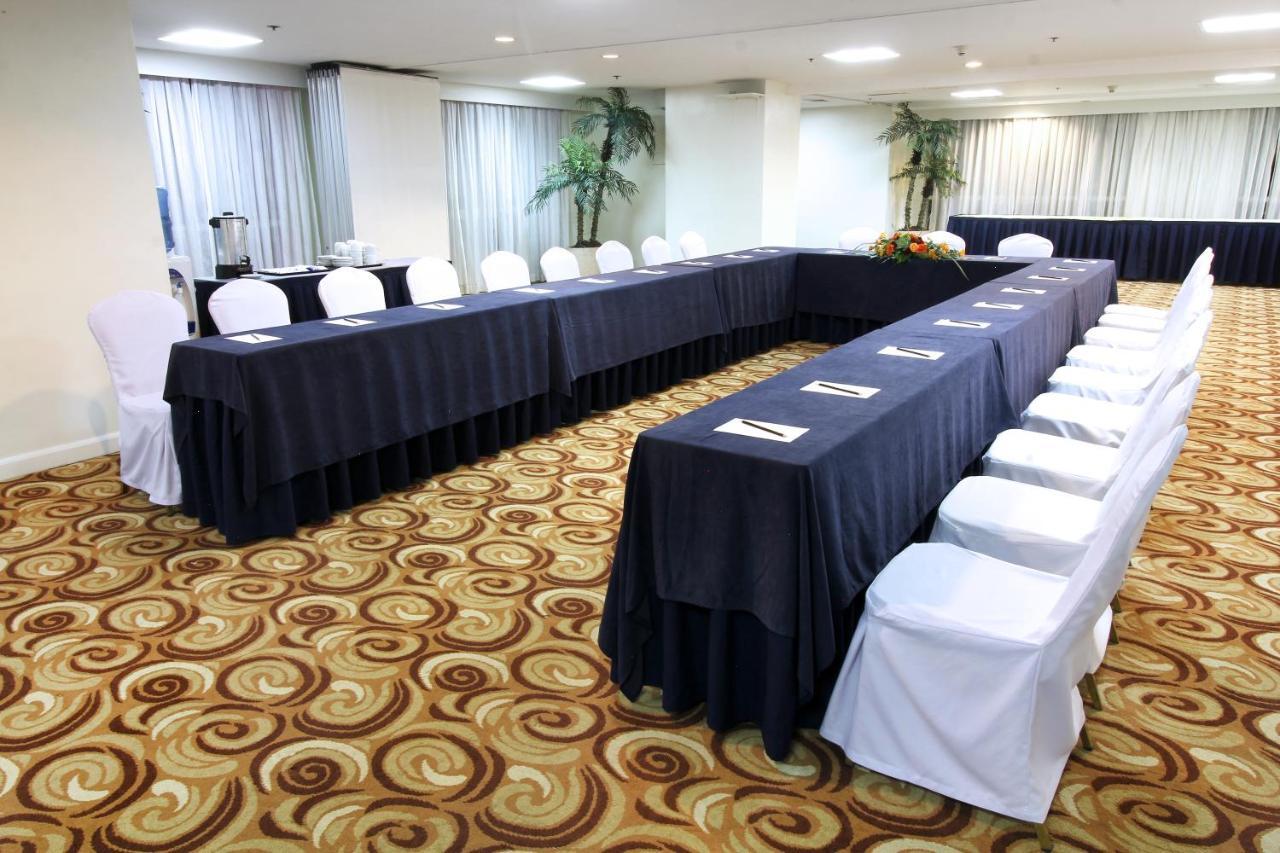 Oxford Suites Makati Makati City Luaran gambar